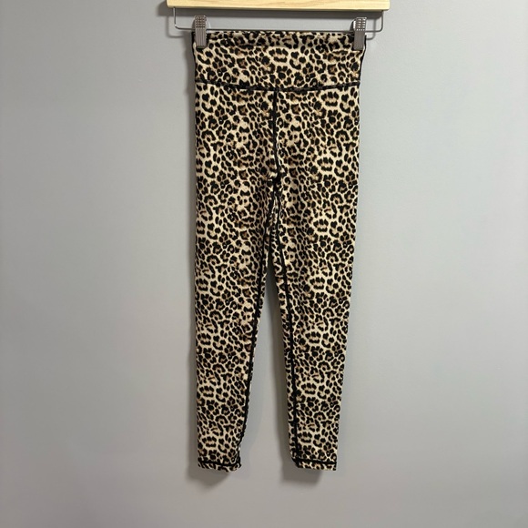 Zyia Leopard Brilliant Scrunchy What Leggings - Picture 5 of 9